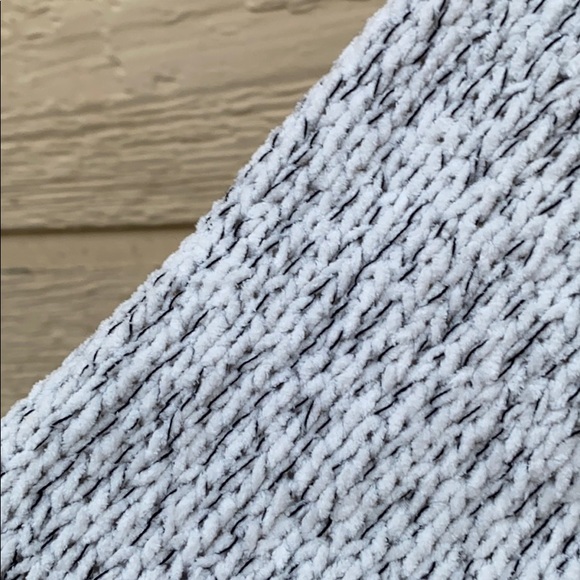 Tilly’s Ivy + Main White & Black Soft Knit - Picture 6 of 12